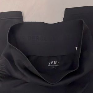 Textured Abercrombie and Fitch Your Personal Best Leggings Very Flattering